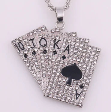 Collar con colgante de naipes