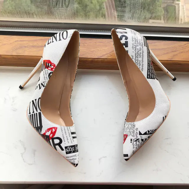 Zapatos de tacón alto con punta puntiaguda