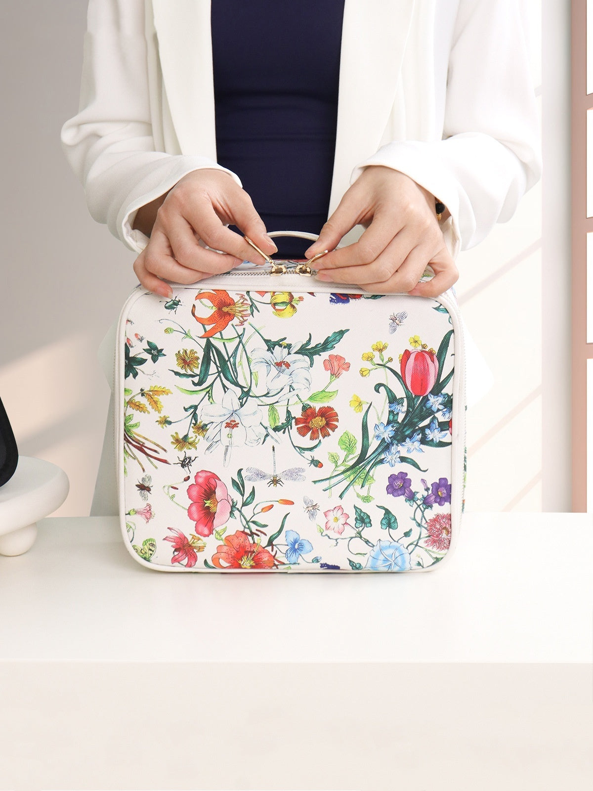 Portable Cosmetics Storage Box With Light And Mirror