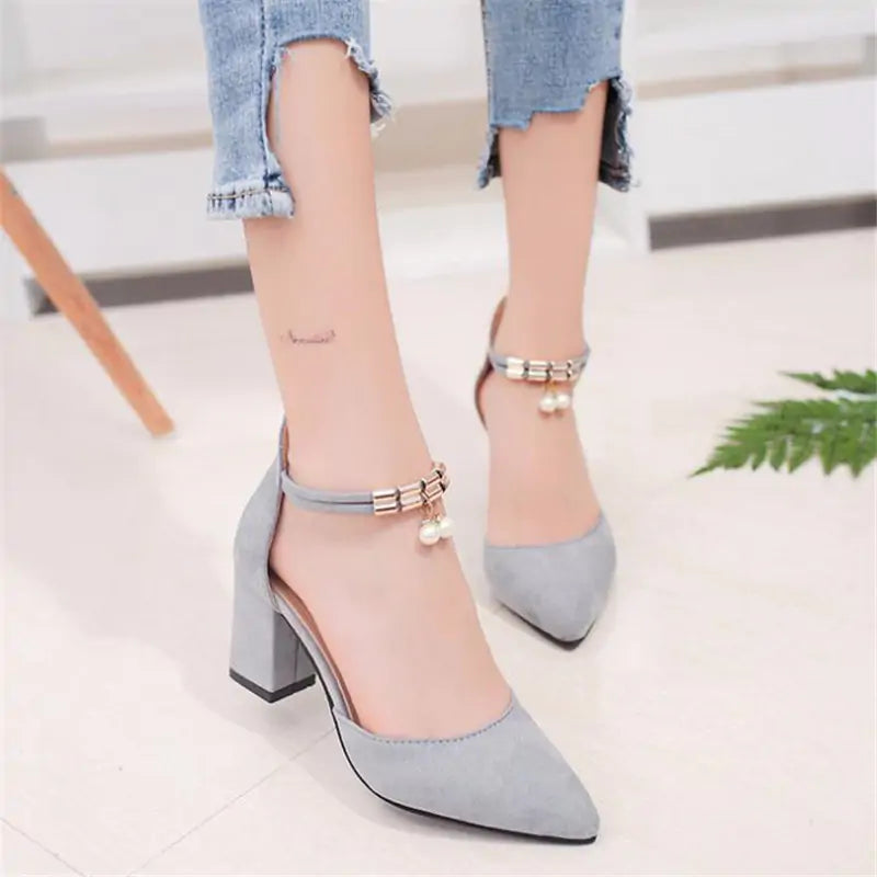 Zapatos de tacón con punta puntiaguda