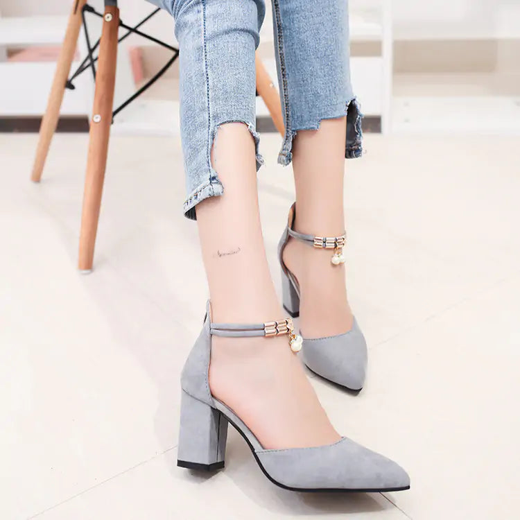 Zapatos de tacón con punta puntiaguda