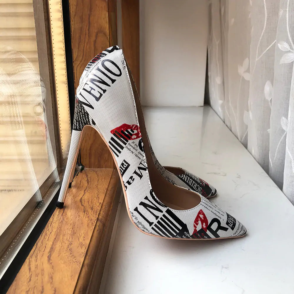 Zapatos de tacón alto con punta puntiaguda