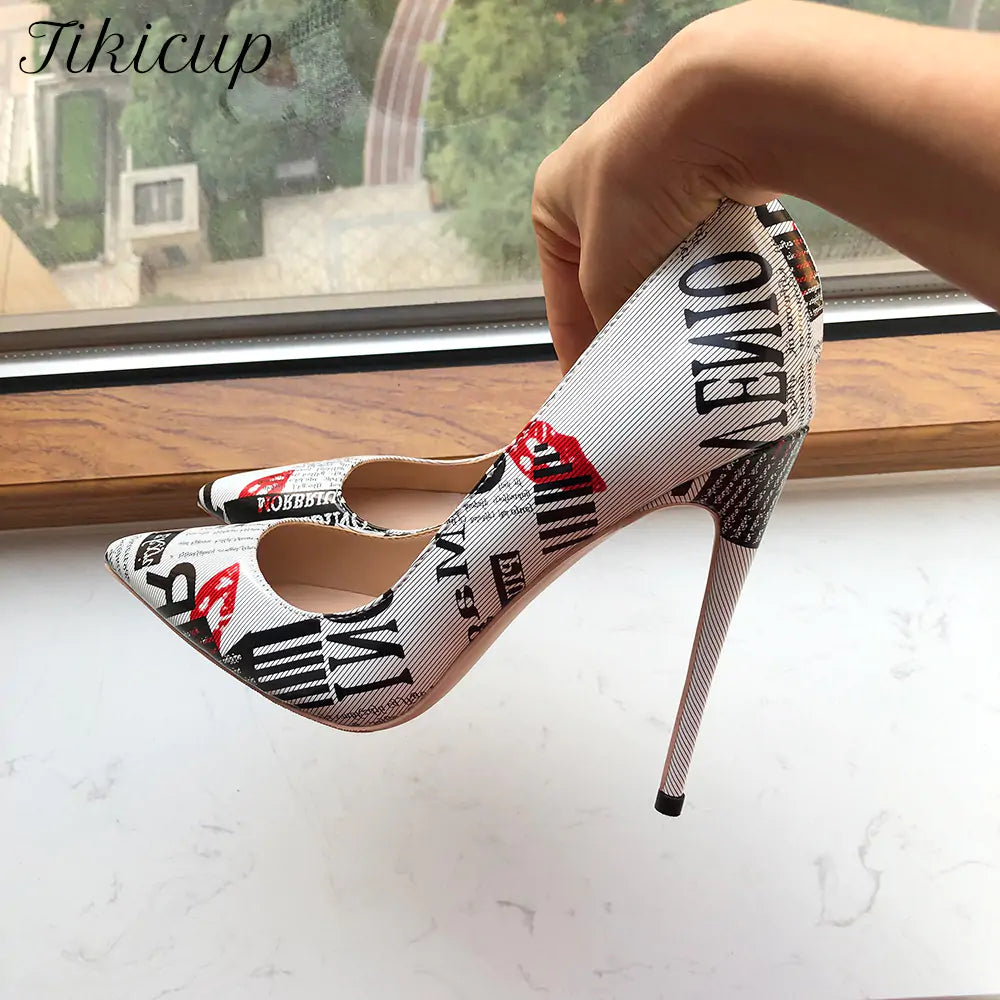 Zapatos de tacón alto con punta puntiaguda