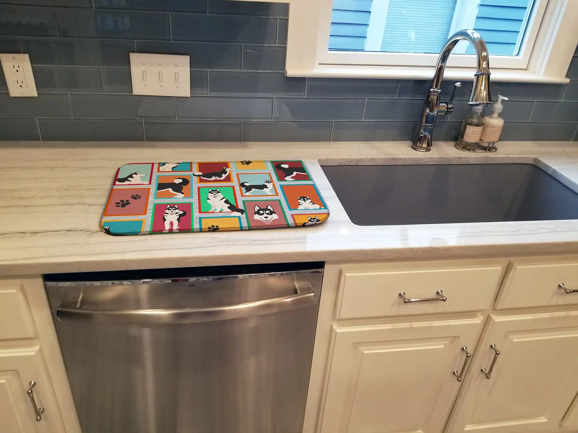 Lots of Siberian Husky Dish Drying Mat