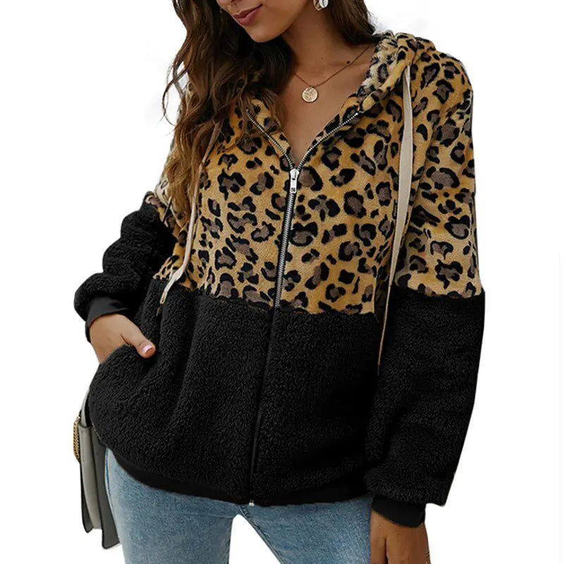 Abrigo con capucha de piel suave con estampado de leopardo