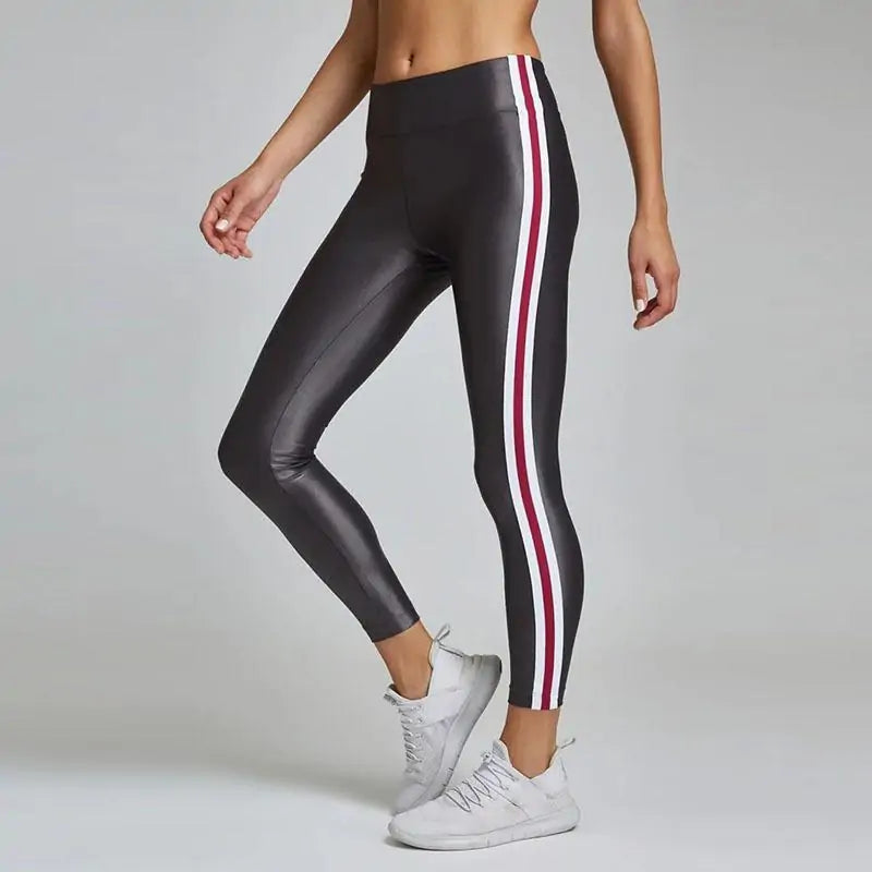 Conjunto deportivo de dos piezas con rayas Boost Fitness