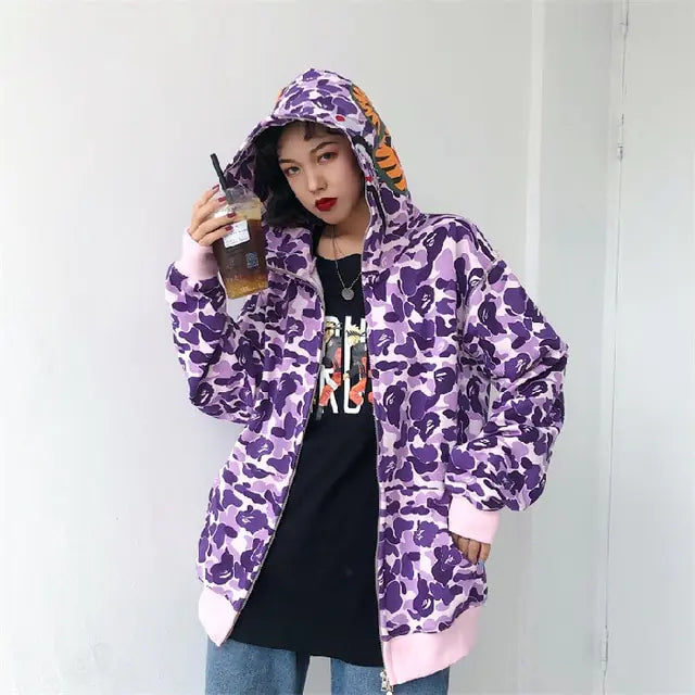 Sudadera con capucha y estampado de camuflaje de tiburón